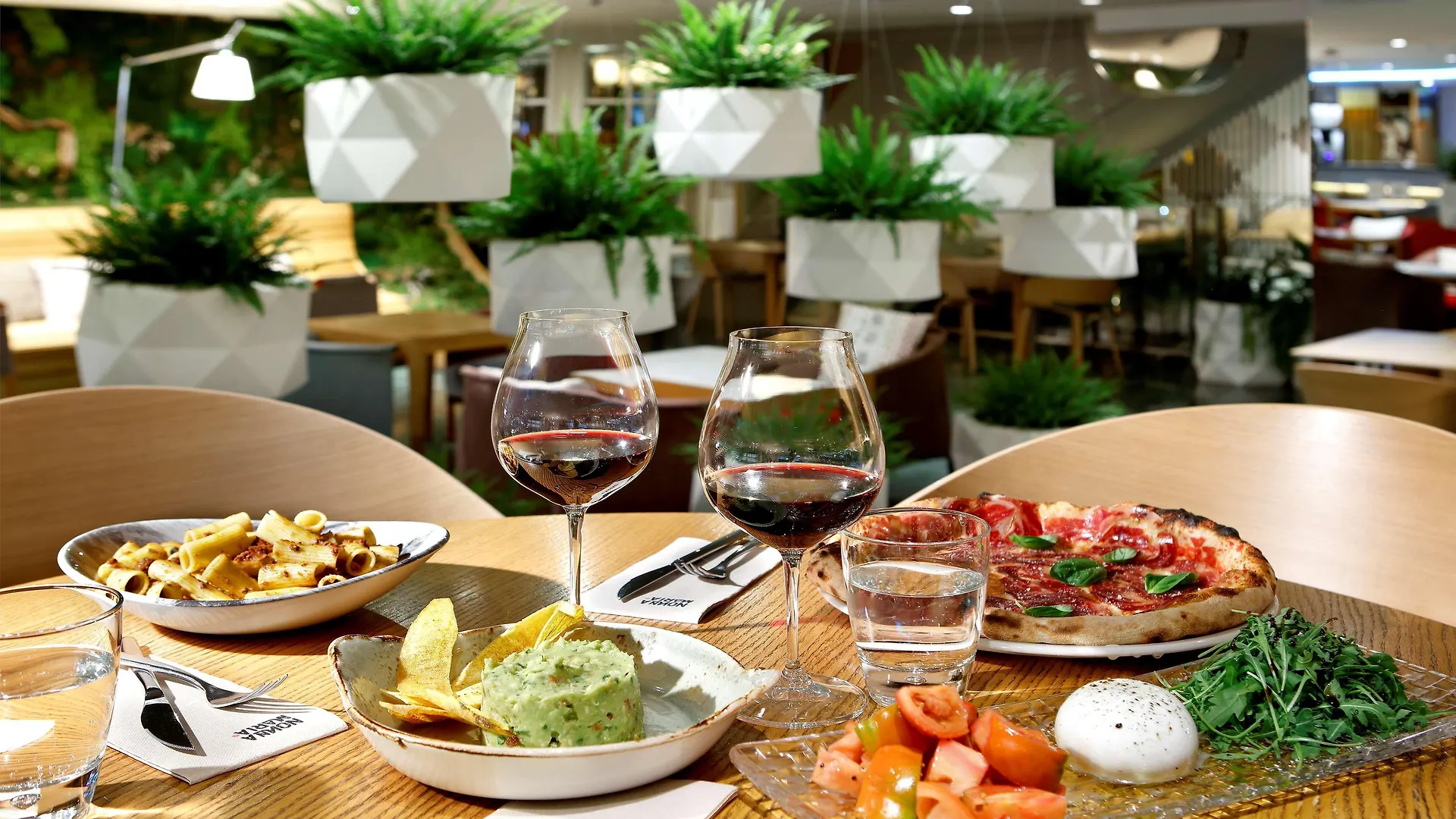 Melia Barcelona Sarria Otel 5*,